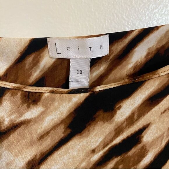 Leith Ruched Faux Wrap Dress - Picture 6 of 10